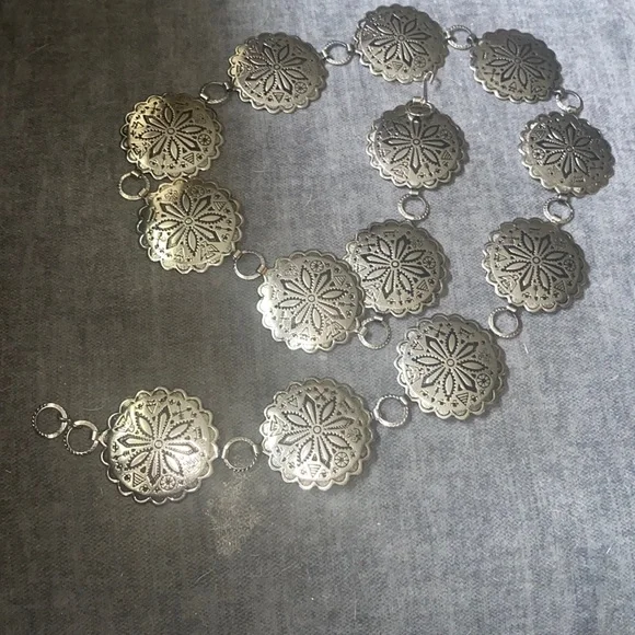 Vintage silver tone NA style belt - Picture 4 of 6